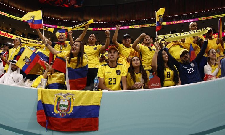 Los hinchas de Ecuador alzaron la voz para reclamar contra una decisión del Mundial de Qatar 2022. Foto: EFE