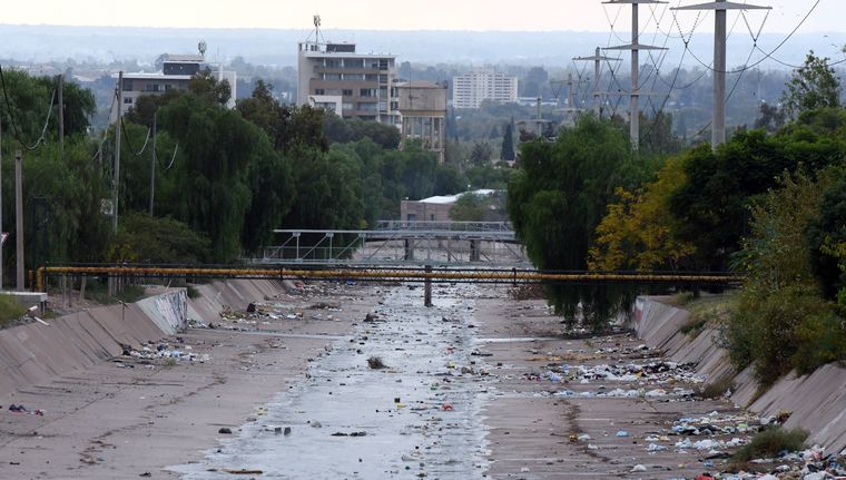 Mendoza aprendió a defenderse del agua, aunque el avance urbano y las decisiones individuales siguen siendo factores clave. Mendoza aprendió a defenderse del agua, aunque el avance urbano y las decisiones individuales siguen siendo factores clave.