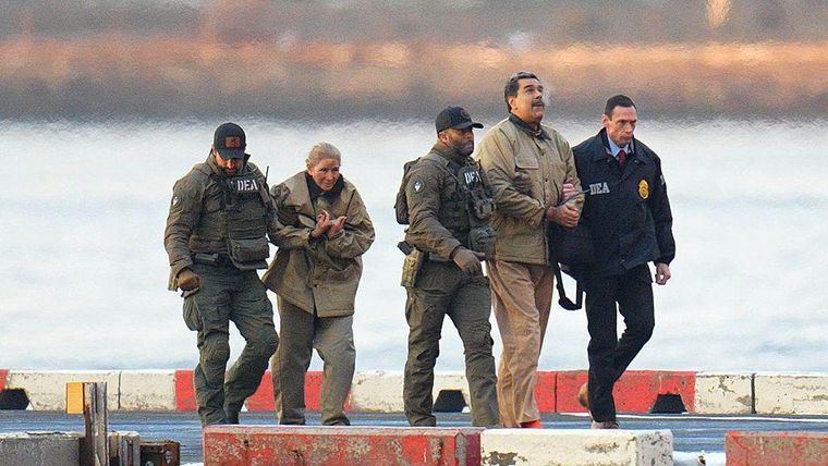 Nicolás Maduro y su esposa Cilia Flores tras aterrizar en un helipuerto de Manhattan.&nbsp;