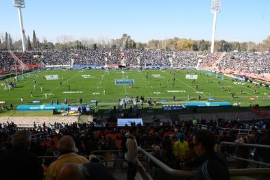 MDZol | Estafadores se hicieron pasar como representantes de la empresa que vendía las entradas para el duelo entre Los Pumas y All Blacks en el Malvinas Argentinas. Foto: ALF PONCE MERCADO / MDZ
