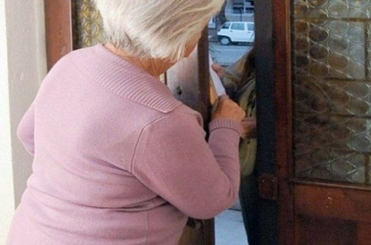 Inocente La mujer entregó todos sus ahorros creyendo que hacía bien. Imagen ilustrativa.