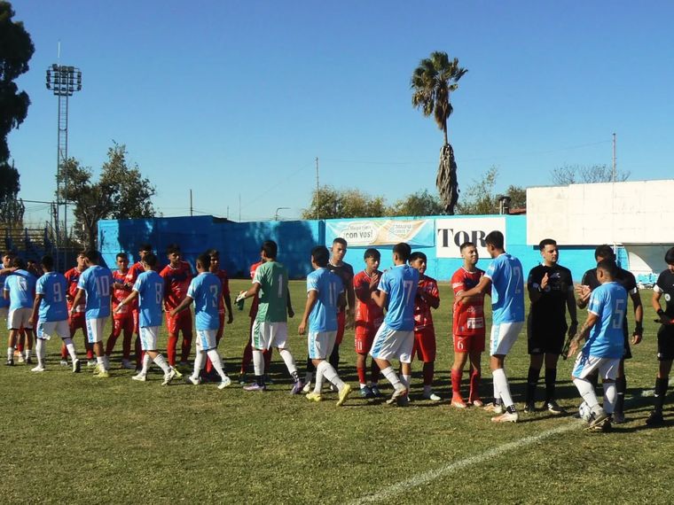Gutiérrez y Rodeo del Medio se encuentran actualmente en la Primera B de la Liga Mendocina. Gutiérrez y Rodeo del Medio se encuentran actualmente en la Primera B de la Liga Mendocina.