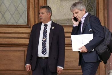 MDZol | El ministro de Economía, Luis Caputo, apuesta a una baja adicional de la inflación y un rebote en la economía por la reducción del Impuesto PAIS. Foto: NA