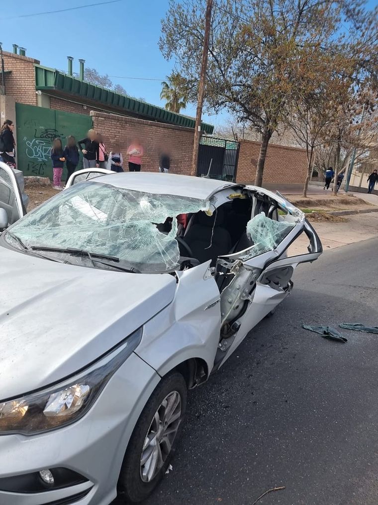 Así quedó el vehículo de la familia tras el accidente