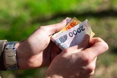 Hoy comienzan a cobrar jubilados con la mínima y titulares de asignaciones Foto: Shutterstock