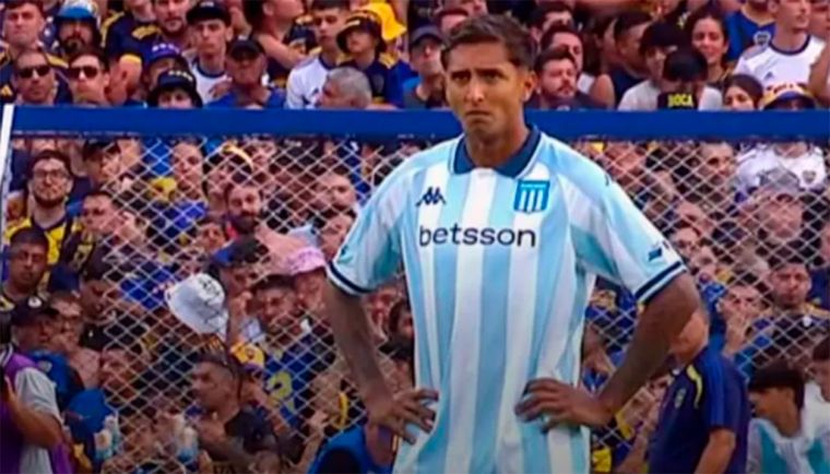 Agustín Almendra no fue bien recibido por los hinchas ded Boca en la Bombonera.