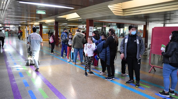 La alta demanda de pacientes en el hospital Humberto Notti es una realidad que se complejiza a raíz de la crisis en las obras sociales y prepagas. Foto: ALF PONCE MERCADO / MDZ