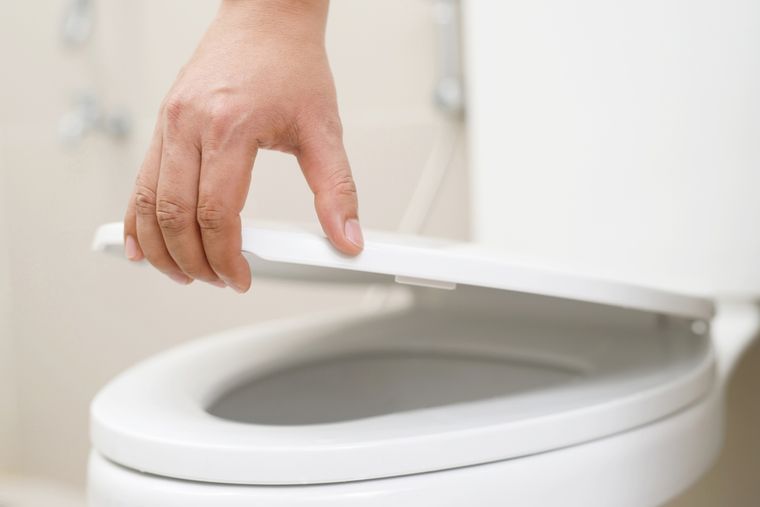 ¿El truco viral para limpiar el baño realmente funciona?. Foto: Shutterstock