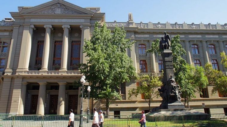 La Corte Suprema emitió un fallo, en noviembre de 2022, con el que obliga a las aseguradoras a restituir cobros excesivos que les hicieron a sus usuarios desde 2019. Foto: GETTY IMAGES