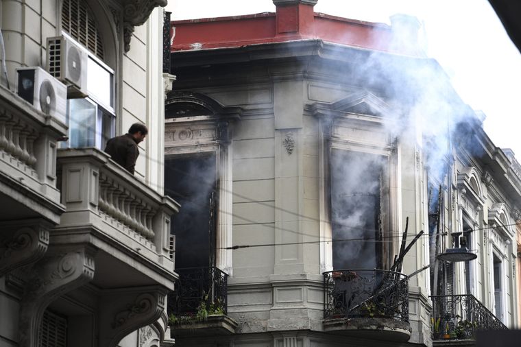 El segundo piso de un edifcio de Mitre y Libertad ardió en llamas Foto: Télam