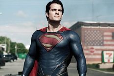 Musculoso Henry Cavill se sometió a un trabajo corporal para lograr un físico tonificado en su interpretación.