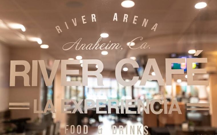 Entrada a la cafetería dentro del templo de Dante Gebel. Entrada a la cafetería dentro del templo de Dante Gebel.