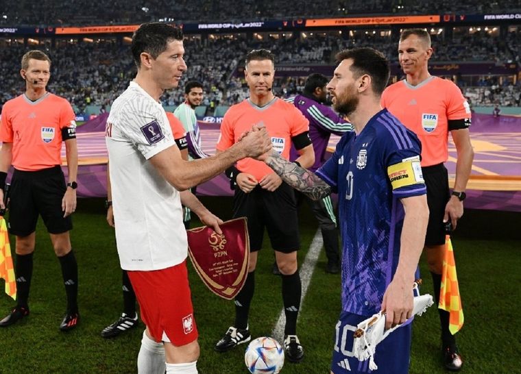 Buena onda entre Messi y Lewandowski.