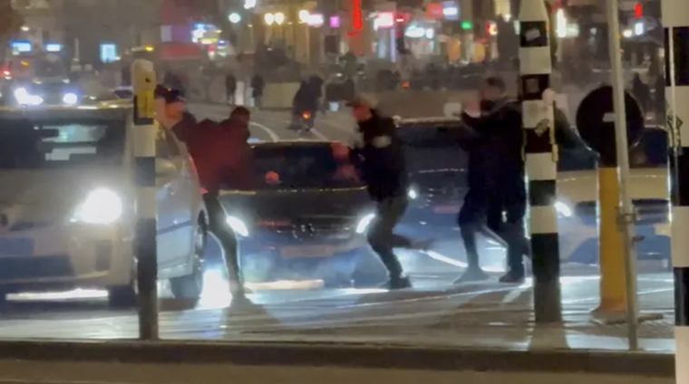 Los incidentes de violencia se produjeron después de un partido de la Europa League Foto: Captura de pantalla