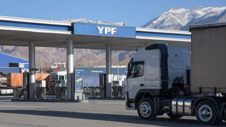 ypf nafta combustibles montaña ruta uspallata camiones