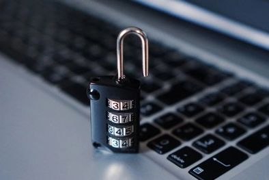 MDZol | Los ciberdelincuentes utilizan todo tipo de recursos, emails, whatsapp, llamados telefónicos, etc., todo falso y orientado a obtener información para acceder a las cuentas, contraseñas y datos personales valiosos. Foto: Archivo MDZ