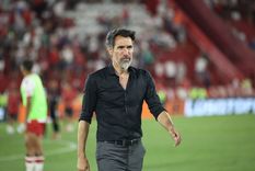 El DT del Pincha ironizó con la danza permanente de nombres que suenan para reforzar al equipo y expresó qué puestos necesita reforzar. Foto: @EdelpOficial