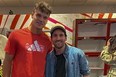 El tenista checo de 19 años sorprendió a todos con una revelación tras su encuentro con Messi. Foto: Jacub Mensik