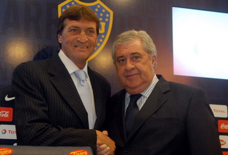 Falcioni le pide más a Ameal. Foto: Télam