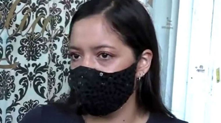 La mujer denunció junto a su marido que estaban abusando a una joven dentro de un auto blanco