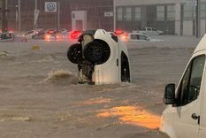 Debido a las inundaciones en Bahía Blanca, las autoridades informaron que ya son 16 muertos, además de casi 100 desaparecidos. Foto: NA