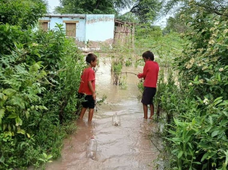 Decenas de familias de comunidades originarias fueron arrasadas por el agua en el Chaco salteño. Foto: Comunidad Kom