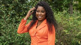 En los últimos diez años, Brittany Harris-Nelson ha ocupado diez puestos diferentes en seis universidades distintas.