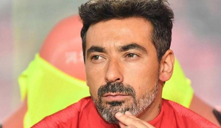 Lavezzi sufrió una recaída y fue internado en Buenos Aires.