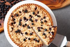 Una deliciosa porción de esta receta deliciosa de ricota y arándanos