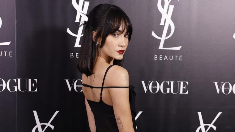 Foto: https://www.lavanguardia.com/magazine/moda/20221215/8645745/aitana-empieza-nueva-solteria-alto-vestido.html