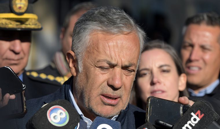 El gobernador Alfredo Cornejo no asistirá al acto por el Día de la Independencia en Tucumán y estará en un desfile organizado en Mendoza.