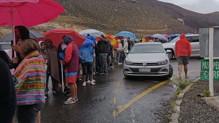 El paso Pehuenche tiene mas demanda por el cierre del Cristo Redentor. El paso Pehuenche tiene mas demanda por el cierre del Cristo Redentor.