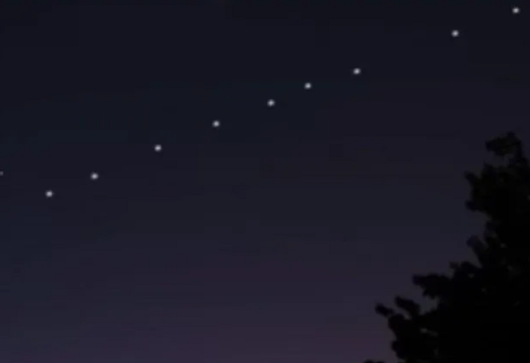 Un tren de satélites puede ser confundido con objetos no identificados.