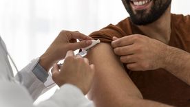 Además de la vacunación, hay hábitos cotidianos que son fundamentales para proteger la salud respiratoria en invierno. Además de la vacunación, hay hábitos cotidianos que son fundamentales para proteger la salud respiratoria en invierno.