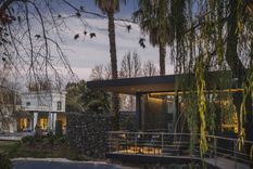 El hotel se encuentra en el corazón de Chacras de Coria