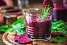 Cuáles son los beneficios de consumir jugo de remolacha (Shutterstock).