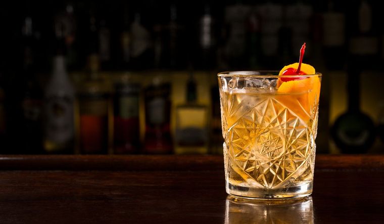 Old Fashioned. Ideal para quienes disfrutan de tragos secos y complejos, con notas amaderadas y cítricas. Old Fashioned. Ideal para quienes disfrutan de tragos secos y complejos, con notas amaderadas y cítricas.