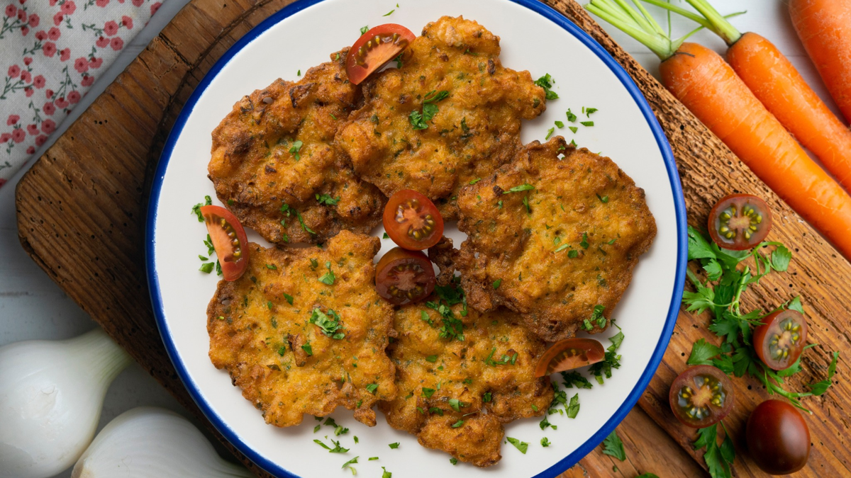 Tortilla de camarones: la receta andaluza fácil y crujiente