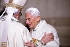 maxima preocupacion por la salud de benedicto xvi y el papa pide rezar por el maxima preocupacion por la salud de benedicto xvi y el papa pide rezar por el