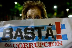 Hay una sola forma probada para reducir la corrupción: el voto de la gente. Hay una sola forma probada para reducir la corrupción: el voto de la gente.