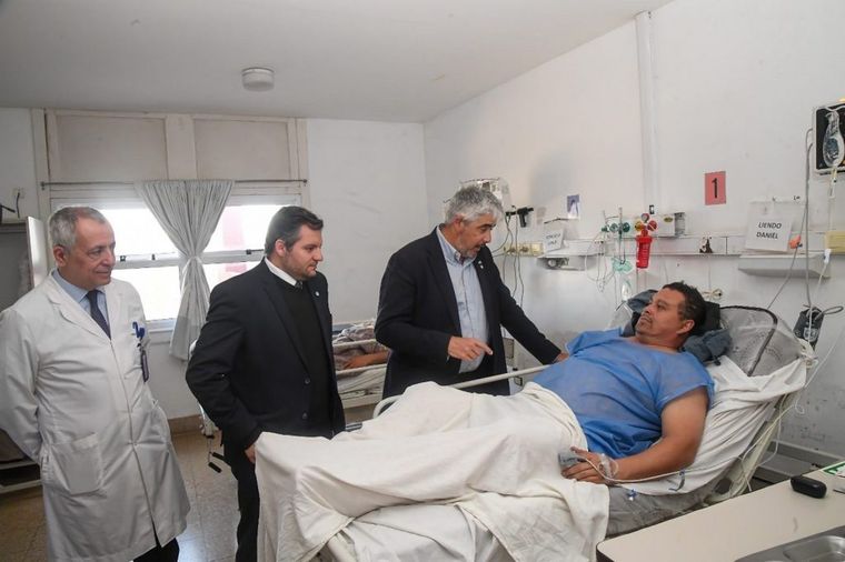 Dos bomberos que resultaron con heridas durante el incendio de ayer permanecen internados en el Instituto del Quemado. Foto: Gobierno de Córdoba