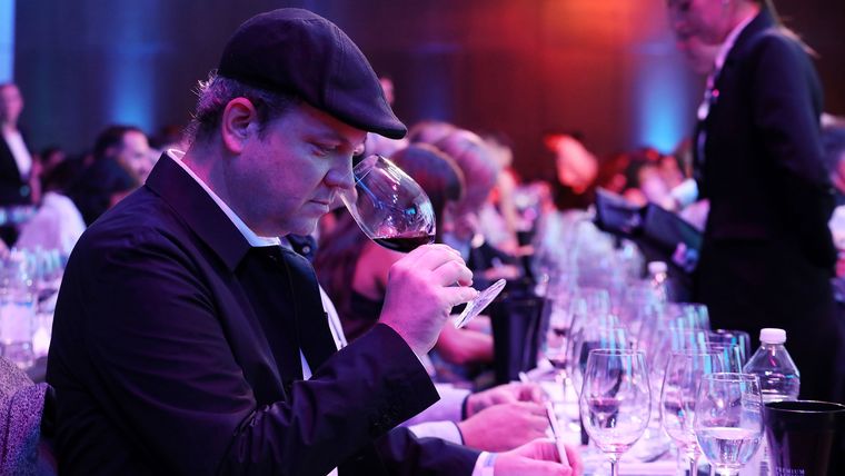 Fede Croce, en plena cata. Fede Croce, en plena cata.