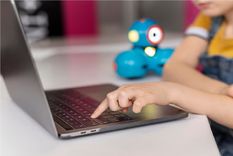 La inteligencia artificial, una vez relegada a la ciencia ficción, se ha adentrado en nuestro día a día transformando radicalmente la forma en que vivimos y trabajamos. Foto: Freepik