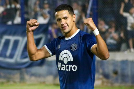 Alex Arce, la gran figura de la noche. Foto: Prensa CSIR Alex Arce, la gran figura de la noche. Foto: Prensa CSIR