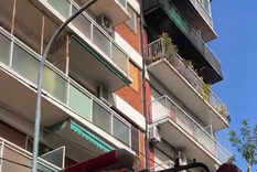 Un incendio registrado este jueves en un departamento del barrio porteño de Palermo dejó como saldo cinco personas afectadas, entre ellas un hombre con graves quemaduras. Un incendio registrado este jueves en un departamento del barrio porteño de Palermo dejó como saldo cinco personas afectadas, entre ellas un hombre con graves quemaduras.