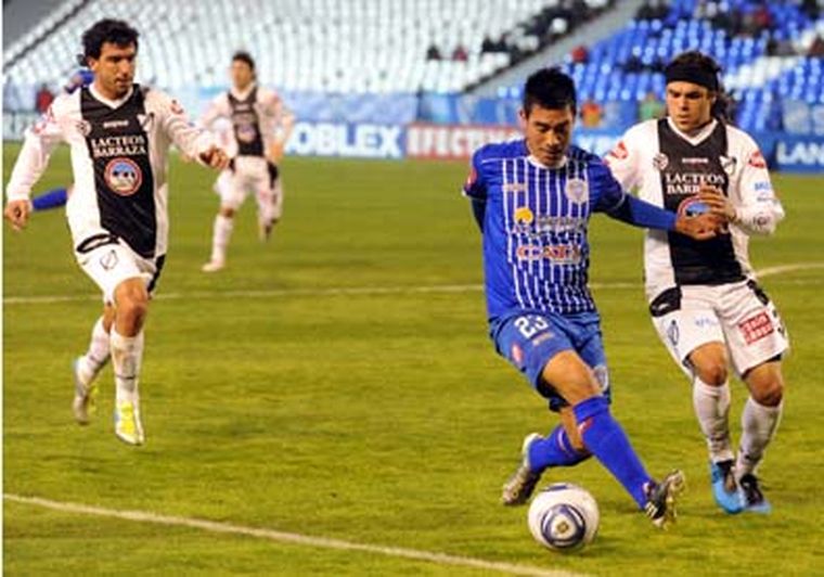 El Tomba consiguió otro triunfo para coronar un semestre exitoso. Foto: Alf Ponce / MDZ