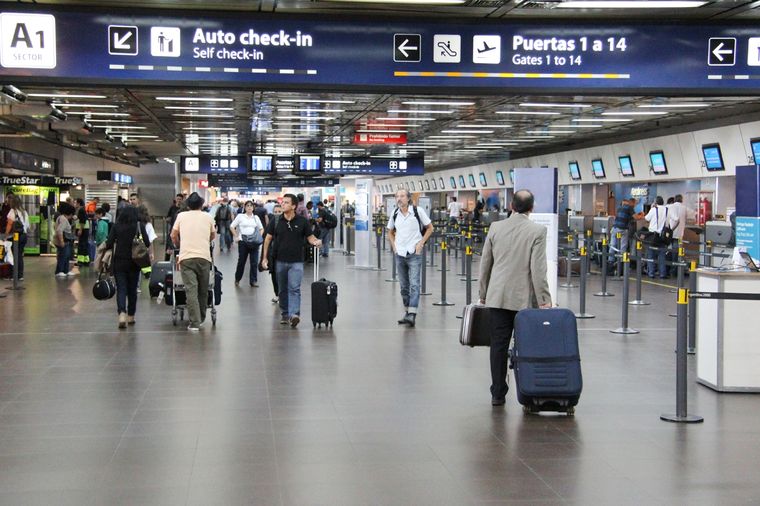 Estos son los documentos necesarios para salir al pais. Foto: Migraciones