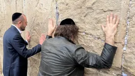 milei inicio su visita a israel con una recorrida por el muro de los lamentos milei inicio su visita a israel con una recorrida por el muro de los lamentos