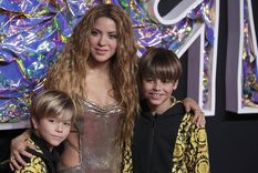 Shakira estaría afrontando un duro problema con la educación de sus dos hijos, Sasha y Milan.