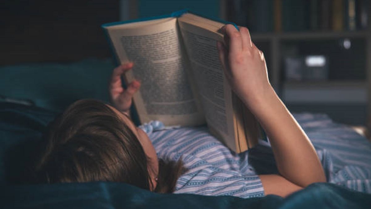 Qué dice la psicología sobre las personas que leen antes de dormir